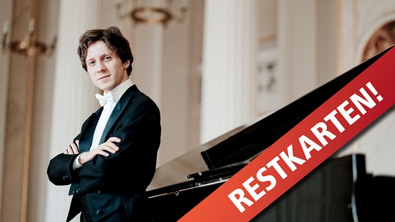 Vermerk "Restkarten" über dem Bild des Pianisten Rafał Blechacz