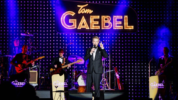 Sänger und Entertainer Tom Gaebel mit Band beim MDR-Musiksommer in Ilmenau