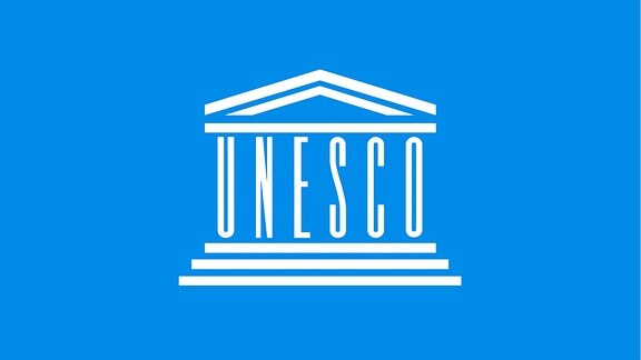 Flagge mit dem Logo der UNESCO