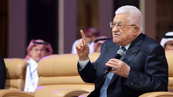 Mahmoud Abbas Abu Mazen bei einer Diskussion