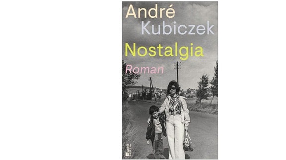 Cover eines Buches mit der Schwarzweißfotografie einer Frau und eines jungen mit asiatischem Aussehen und der Aufschrift André Kubiczek, Nostalgia, Roman.