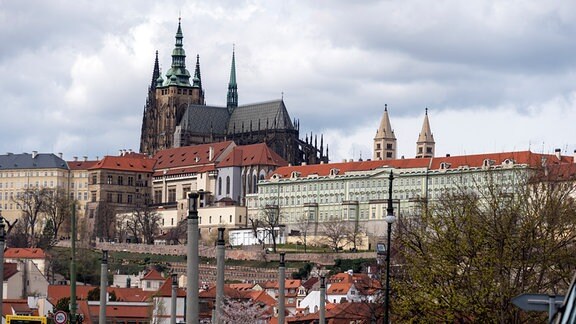 Blick über die Moldau auf die Prager Burg. 