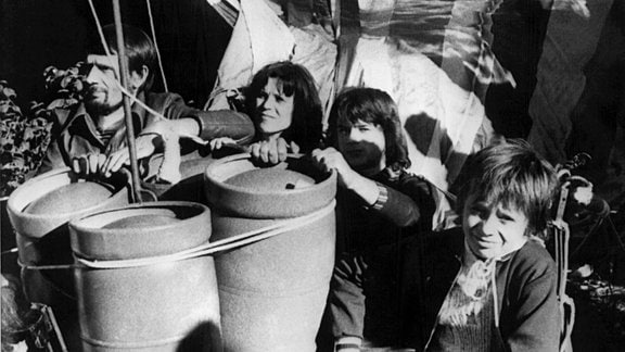 Das Archivbild zeigt die Familie Strelzyk mit einem Heißluftballon, mit dem sie am 16.09.1979 eine tollkühne Flucht aus der DDR unternommen hat.