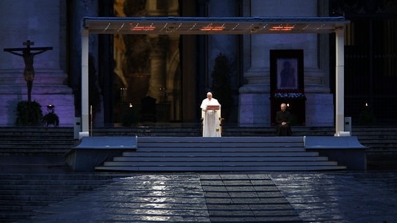 Papst vor leerem Petersplatz, 2020