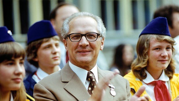Erich Honecker (GDR, Staatsratsvorsitzender) in der Pionierrepublik Wilhelm Pieck am Werbellinsee