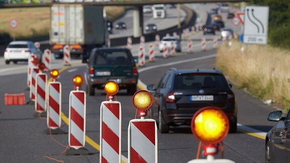 Straßenbau: Warum Auf Autobahnbaustellen Oft Keine Bauarbeiter Zu Sehen ...