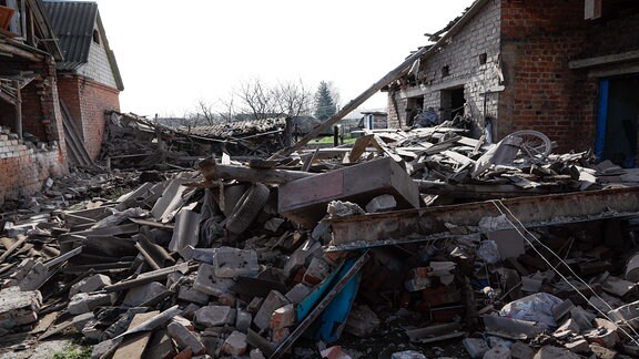 Schäden nach Artilleriebeschuss im Dorf Golowtschino Region Belgorod Russland