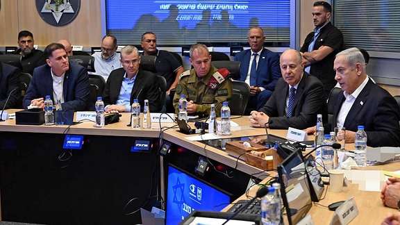 Der israelische Premierminister Benjamin Netanjahu bei einem Sicherheitstreffen mit hochrangigen Vertretern des Verteidigungsministeriums