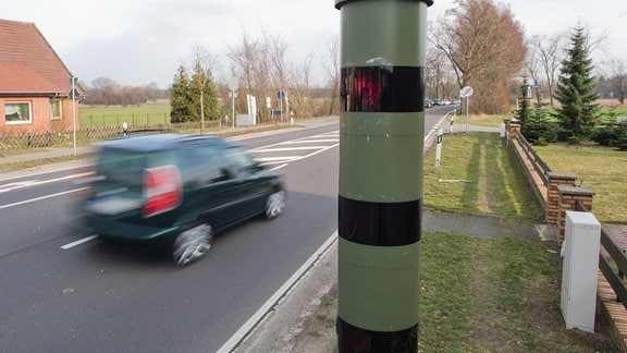 Ein Blitzer zur Geschwindigkeitskontrolle von Verkehrsteilnehmern.