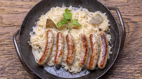 Bratwurst mit Sauerkraut