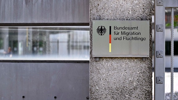 Das Bundesamt für Migration und Flüchtlinge BAMF ist verantwortlich für die Durchführung von Asylverfahren und den Flüchtlingsschutz.