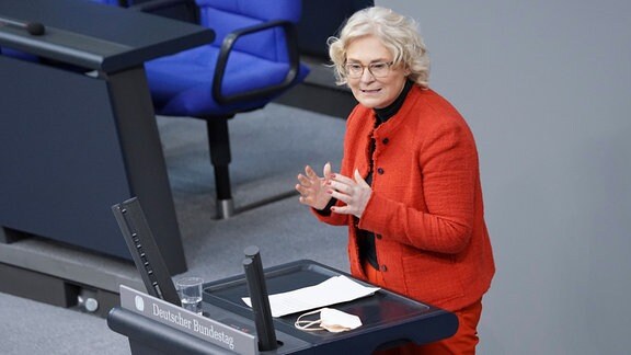 Bundesjustizministerin Christine Lambrecht bei Rede im Bundestag