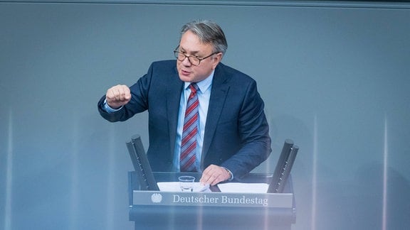 CSU-Politiker Georg Nüßlein spricht während der Sitzung des deutschen Bundestags.