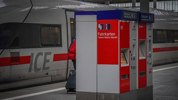 Ein Fahrkartenautomat der Deutschen Bahn