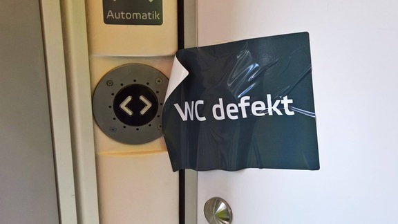 Ein taegliches Bild seit Einfuehrung des 9 Euro Ticket - defekte bzw abgeschlossene Zug-Toiletten.