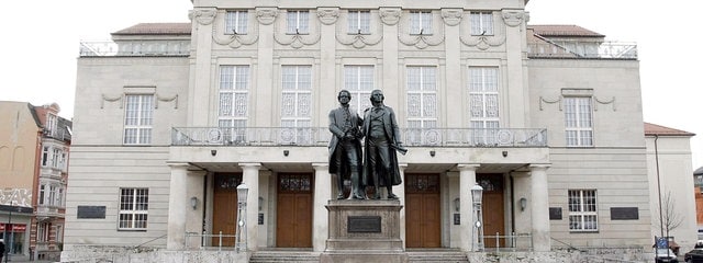 Deutsches Nationaltheater Weimar mit Goethe-Schiller-Denkmahl