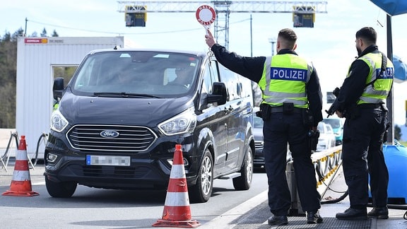 Grenzkontrollen an der deutsch-österreichischen Grenze am 04.04.2024 am Grenzübergang Walserberg.