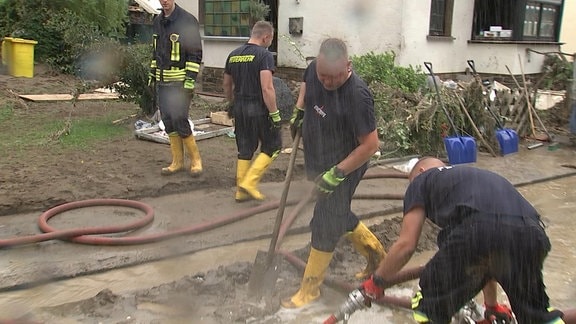 Feuerwehrleute aus Grimma helfen in Ahrweiler