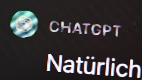 Das Logo ChatGPT wird auf einem Computerbildschirm dargestellt
