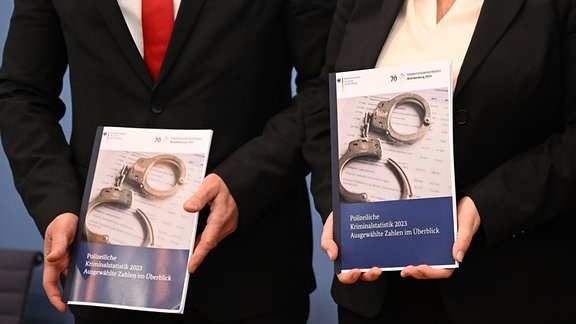 Nancy Faeser (SPD) Bundesministerin des Innern und Heimat, und Holger Münch, Präsident des Bundeskriminalamtes (BKA), präsentieren die Polizeiliche Kriminalstatistik 2023 (PKS).