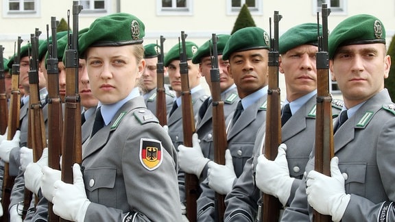 Soldaten des Wachbataillons der Bundewehr