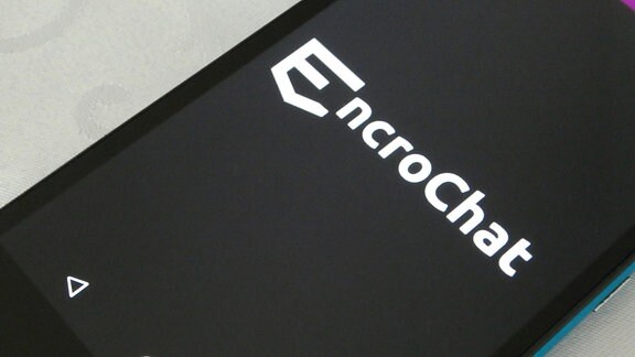 Smartphone mit dem Logo des Providers Encrochat