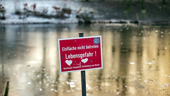 Zugefrorene Seen - Vorsicht vor zu dünnem Eis