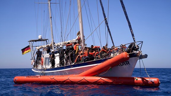  41 aus Seenot Gerettete sind an Bord der "Nadir" auf dem Weg nach Lampedusa. Die deutsche Hilfsorganisation Resqship hat 41 Mittelmeermigranten gerettet. 