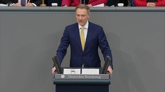 Bundesfinanzminister Lindner bei einer Debatte über den Nachtragshaushalt im Bundestag. 