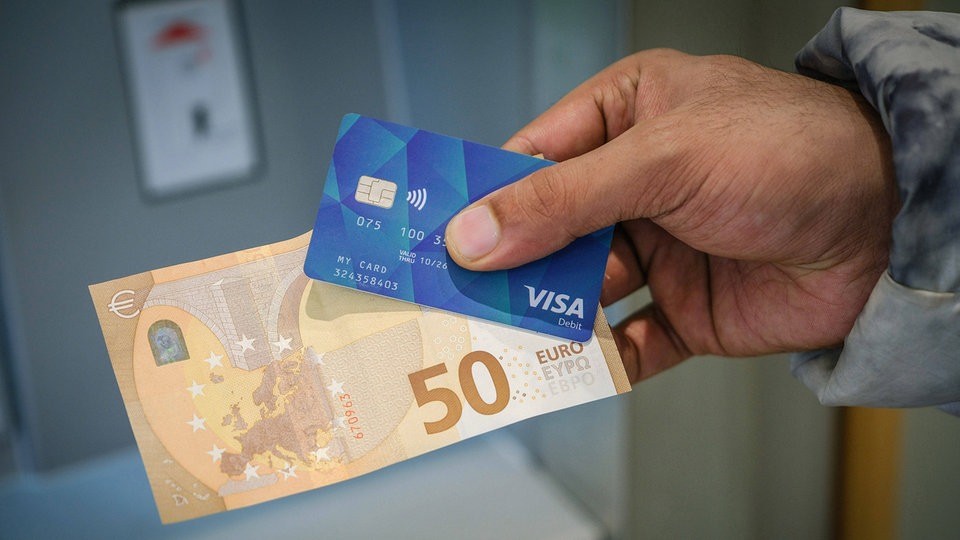 Payment Card For Asylum Seekers What Does This Mean For Businesses payment-card-for-asylum-seekers-what-does-this-mean-for-businesses