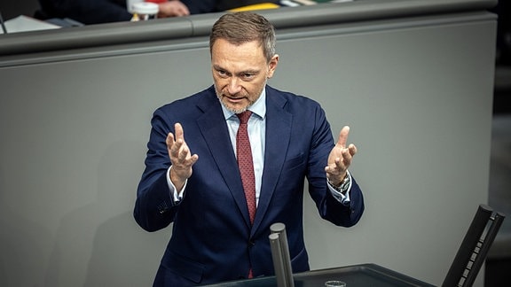 Christian Lindner (FDP), Bundesminister der Finanzen, spricht in der Debatte zum Auftakt der Haushaltswoche.