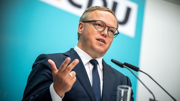 Mario Voigt, CDU Landesvorsitzender in Thüringen, spricht neben bei der Pressekonferenz der Bundes CDU nach den Landtagswahlen in Sachsen und Thüringen.