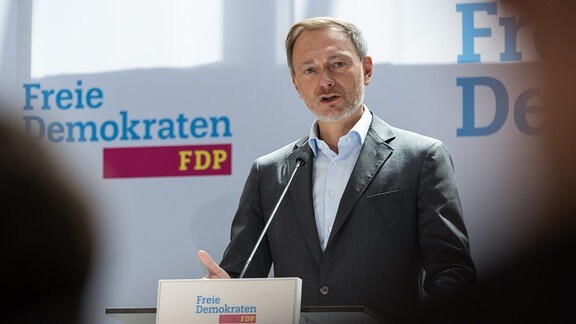 Christian Lindner spricht auf einer Pressekonferenz. 