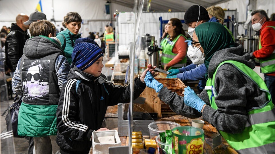Überforderung in Flüchtlingsunterkünften: Was Sozialarbeiter brauchen