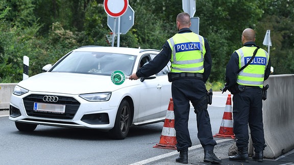 Grenzkontrollen der Bayerischen Bereitschaftspolizei und Bundespolizei an der deutsch-österreichischen Grenze
