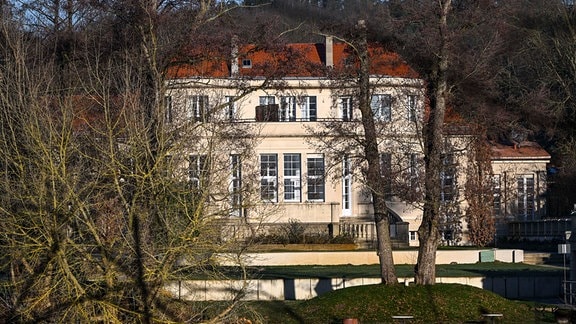 Blick auf ein Gästehaus in Potsdam, in dem AfD-Politiker nach einem Bericht des Medienhauses Correctiv im November an einem Treffen teilgenommen haben sollen.