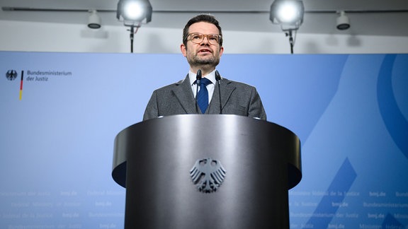 Marco Buschmann (FDP), Bundesminister der Justiz, äußert sich bei einer Pressekonferenz.