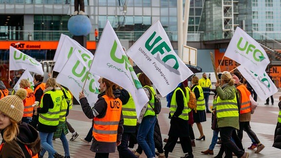 Streik der Flugbegleiter Gewerkschaft UFO am Flughafen München 