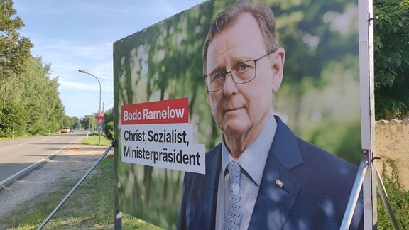 Wahlplakat mit Bodo Ramelow, Linke, zur Landtagswahl in Thüringen und dem Slogan "Christ, Sozialist, Ministerpräsident"