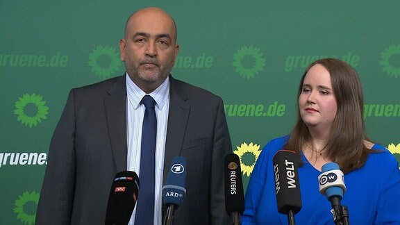 Omid Nouripour und Ricarda Lang bei einer Pressekonferenz