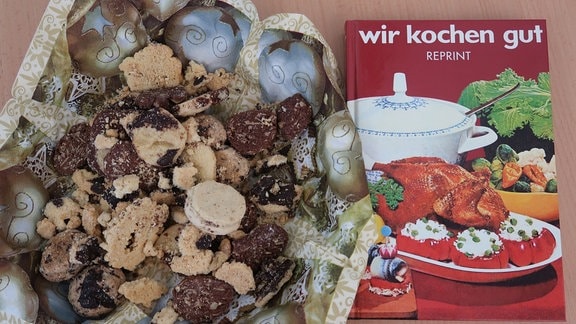 Das beliebt DDR-Kochbuch "Wir kochen gut". Im Bild ein Nachdruck der Original-Ausgabe von 1968.