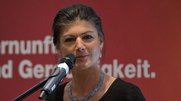 Sahra Wagenknecht, Parteivorsitzende vom Bündnis Sahra Wagenknecht (BSW) und Bundestagsabgeordnete, spricht beim Landesparteitag des Bündnis Sahra Wagenknecht (BSW).