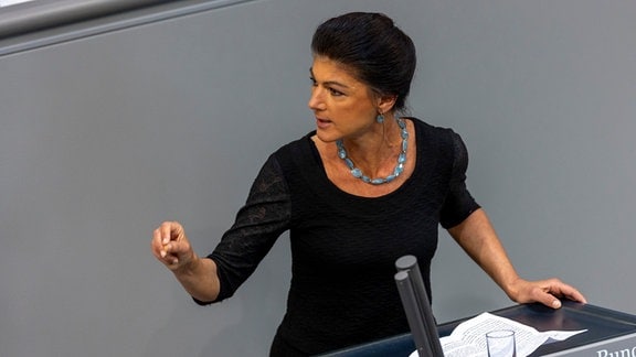 Sahra Wagenknecht, Bundesvorsitzende des Bündnis Sahra Wagenknecht (BSW), spricht während der Ausprache zum Thema «Europäischer Rat und NATO-Gipfel» in der 177. Sitzung des Bundestages.