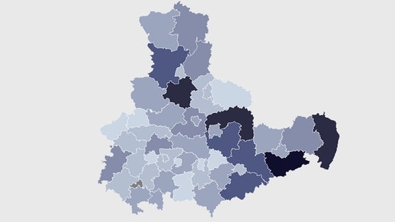 Das Bild zeigt eine Karte von Mitteldeutschland. Die Landkreise sind in verschiedene Blautöne eingefärbt. Je dunkler die Farbe ist, desto weniger Azubis gibt es auf Ausbildungsstellen