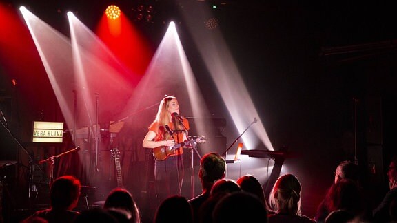 Vera Klima auf einem Live-Konzert am 28.04.2019 im Erfurter Klub "Kalif Storch".
