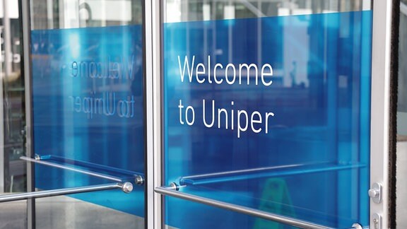 Welcome to Uniper steht auf einer Drehtür
