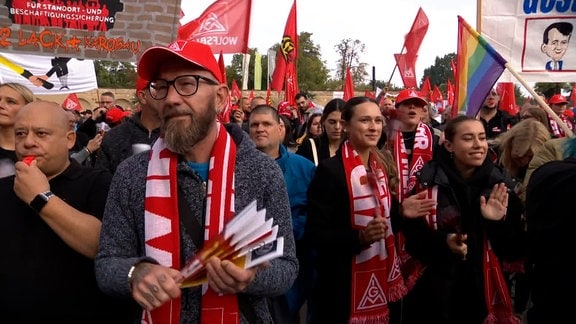 Menschen protestieren