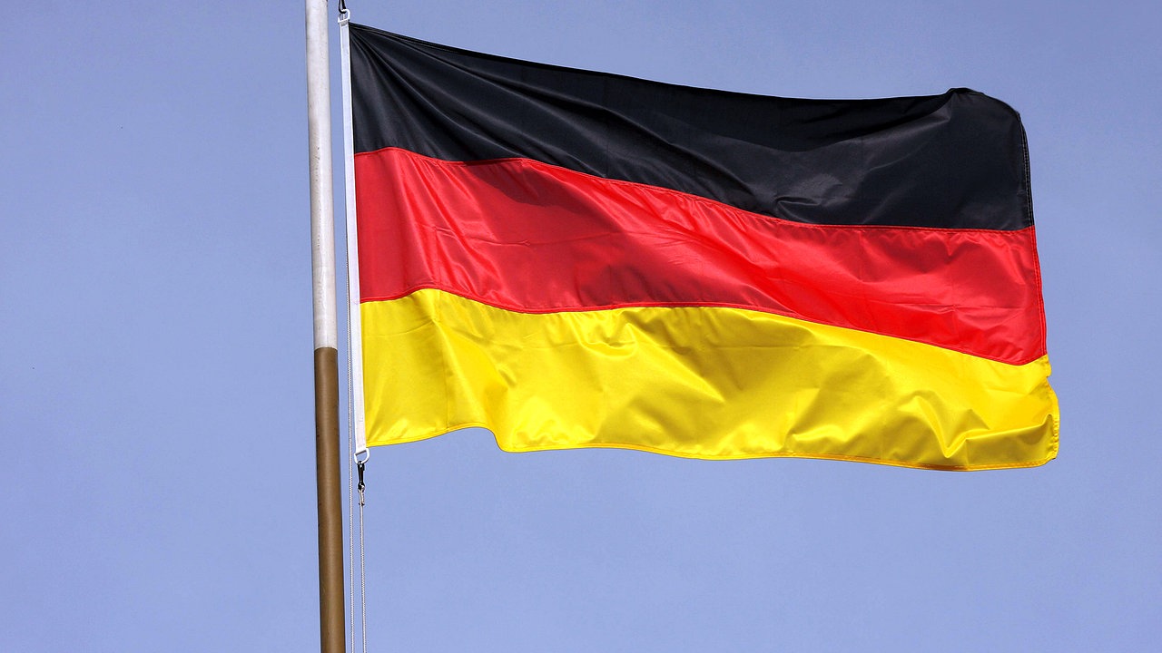 Schwarz-Rot-Gold: Die Flaggen von DDR und BRD