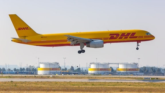 DHL Flugzeug hebt ab