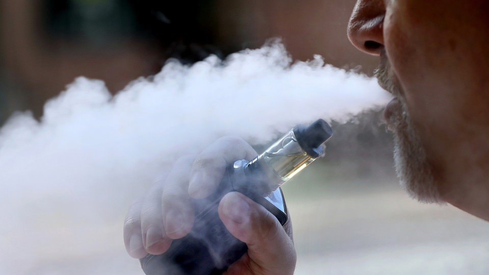 Lungenarzt warnt: Auch E-Zigaretten sind gesundheitsschädlich